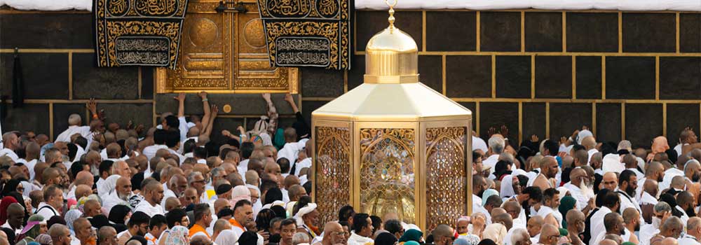 Maqam Ibrahim inside Masjid al-Haram where pilgrims offer two Rakah Salah after completing Tawaf during Umrah